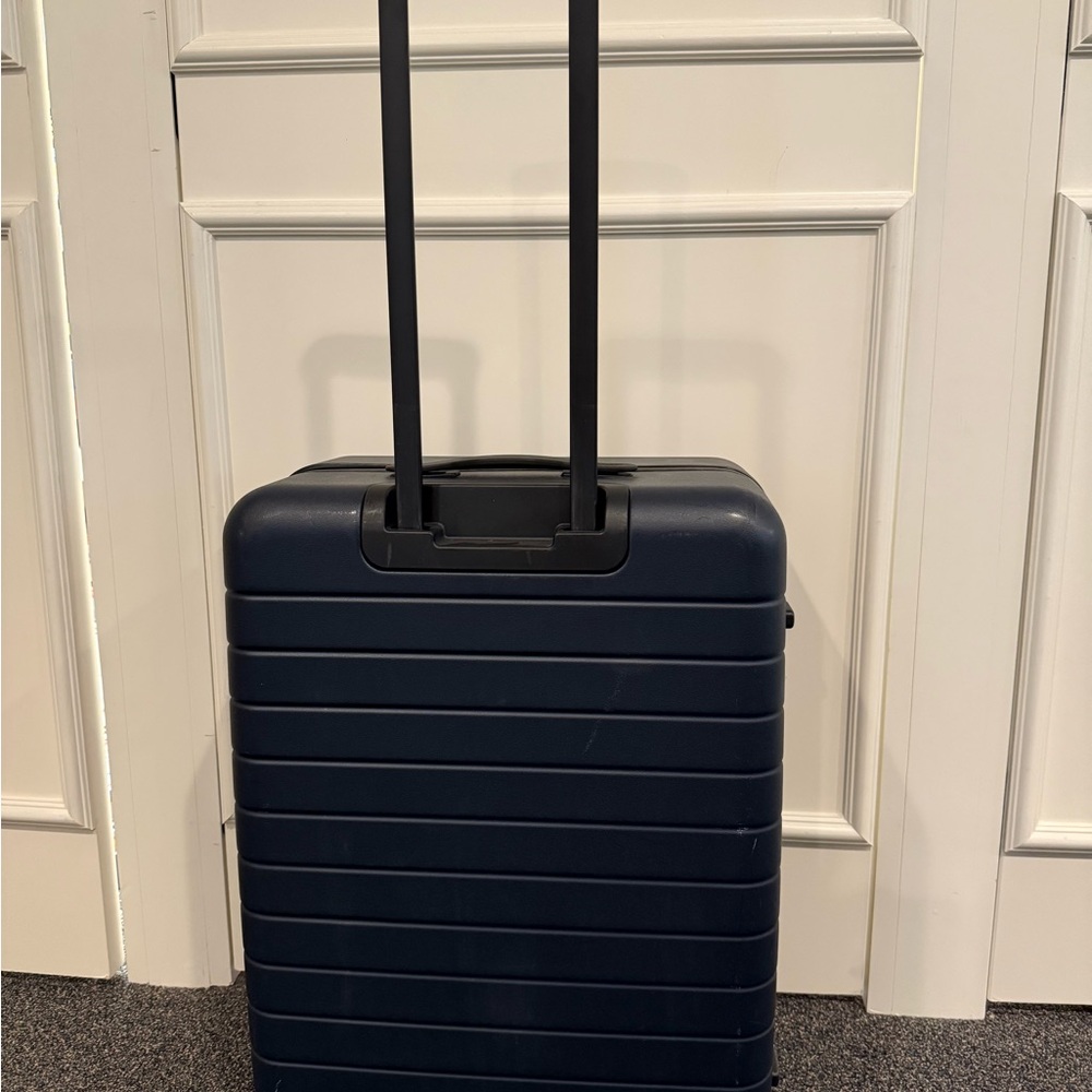 Away ‘Medium’ Midnight Blue Travel Suitcase - Picture 3 of 13